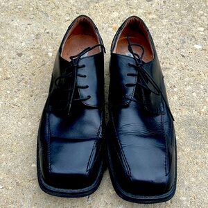 Bostonian Men’s Black square toe lace up dress shoe size 10M